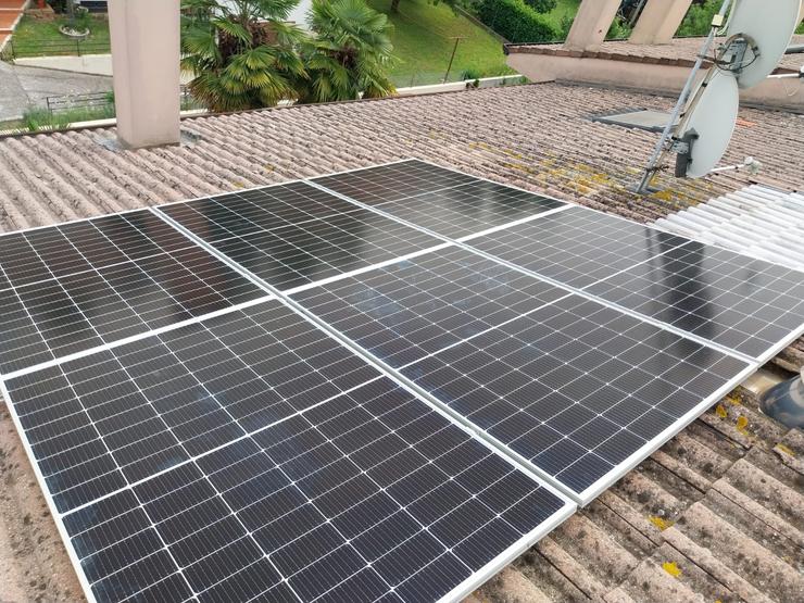 Impianto fotovoltaico da 5 kW con sistema di accumulo - Paese TV